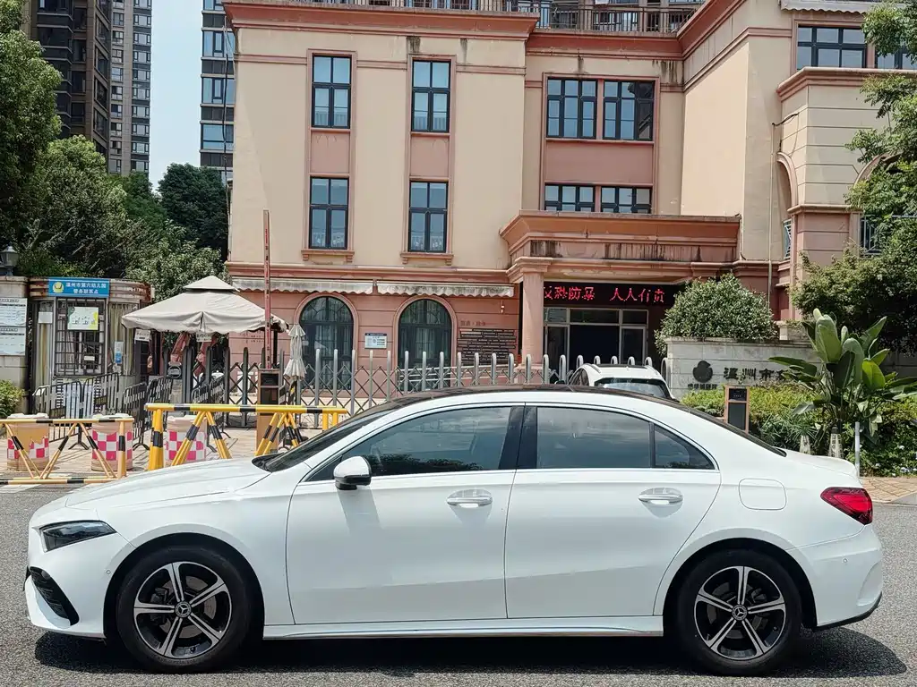 Mercedes-Benz A-Class 2024 A 200 L Fashion Edition