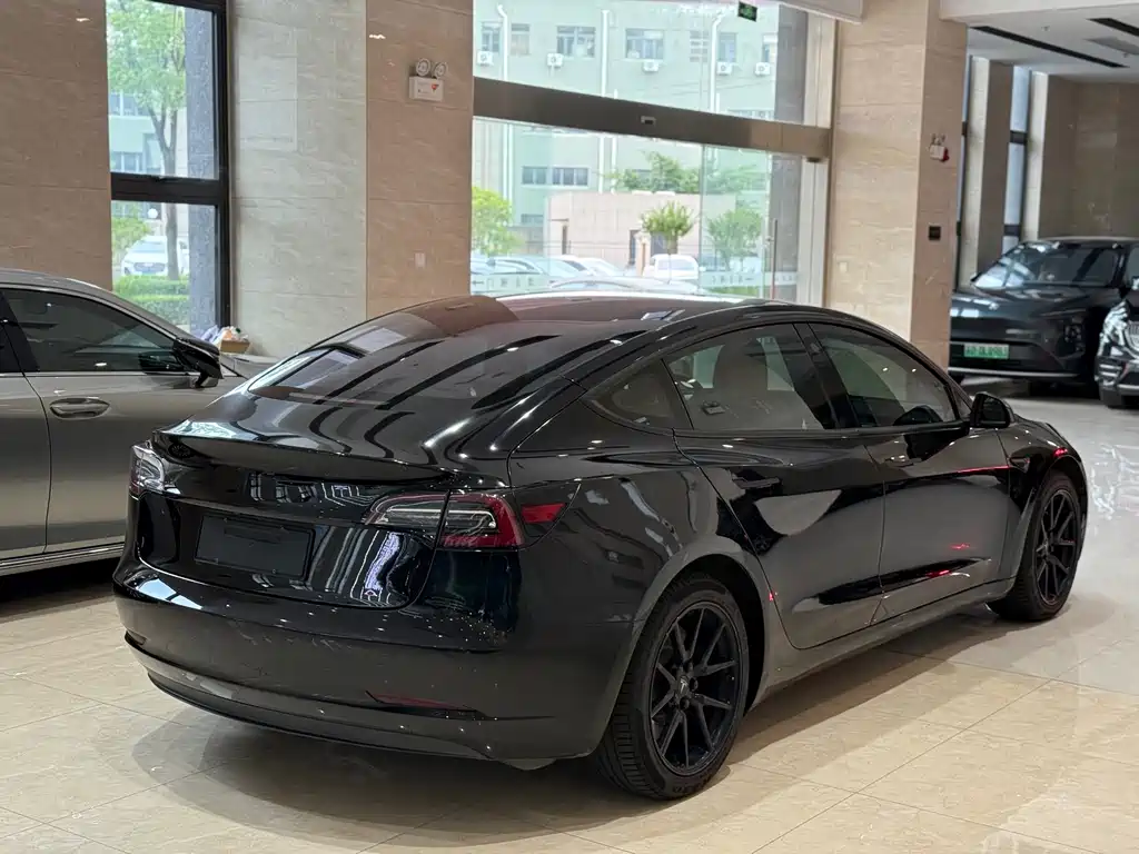 Model 3 Long Range All-Wheel Drive 2019 Import Edition