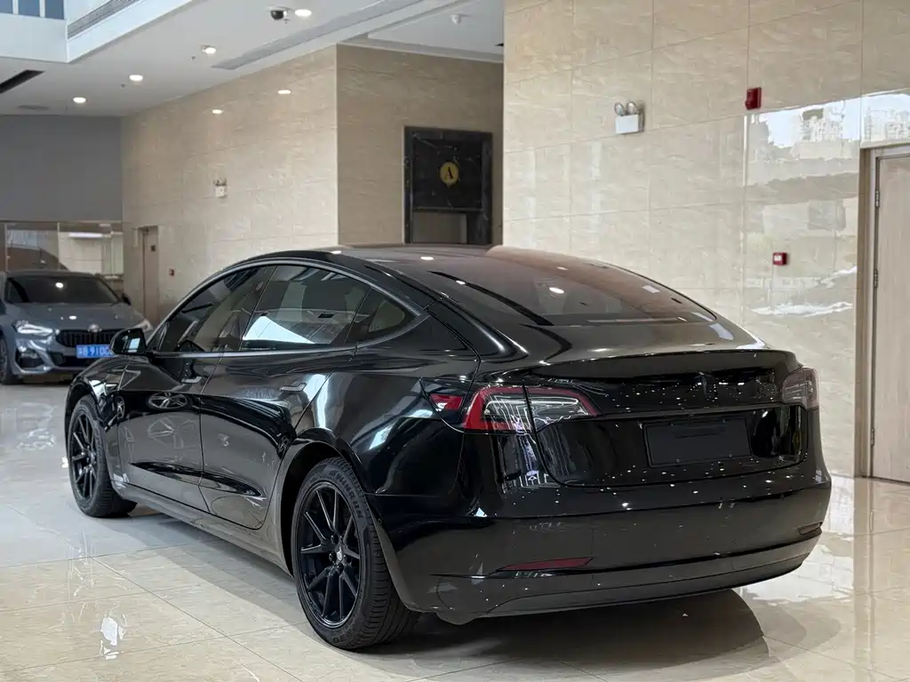 Model 3 Long Range All-Wheel Drive 2019 Import Edition