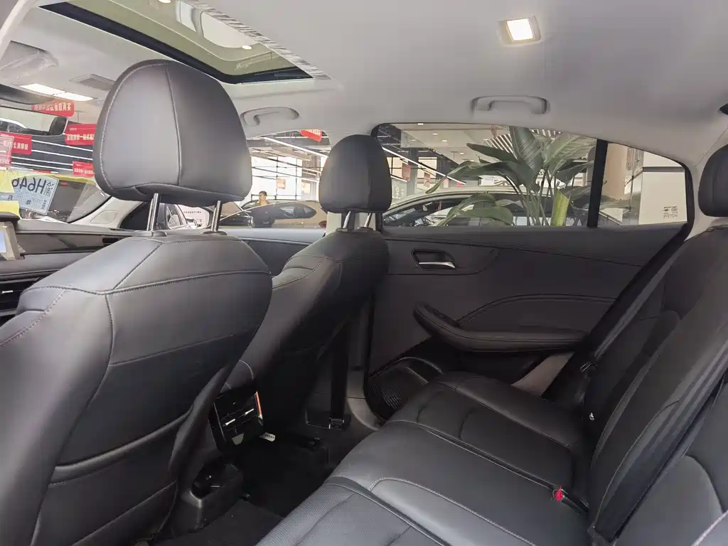 Roewe i5 2023 Model 1.5L CVT Luxury Edition