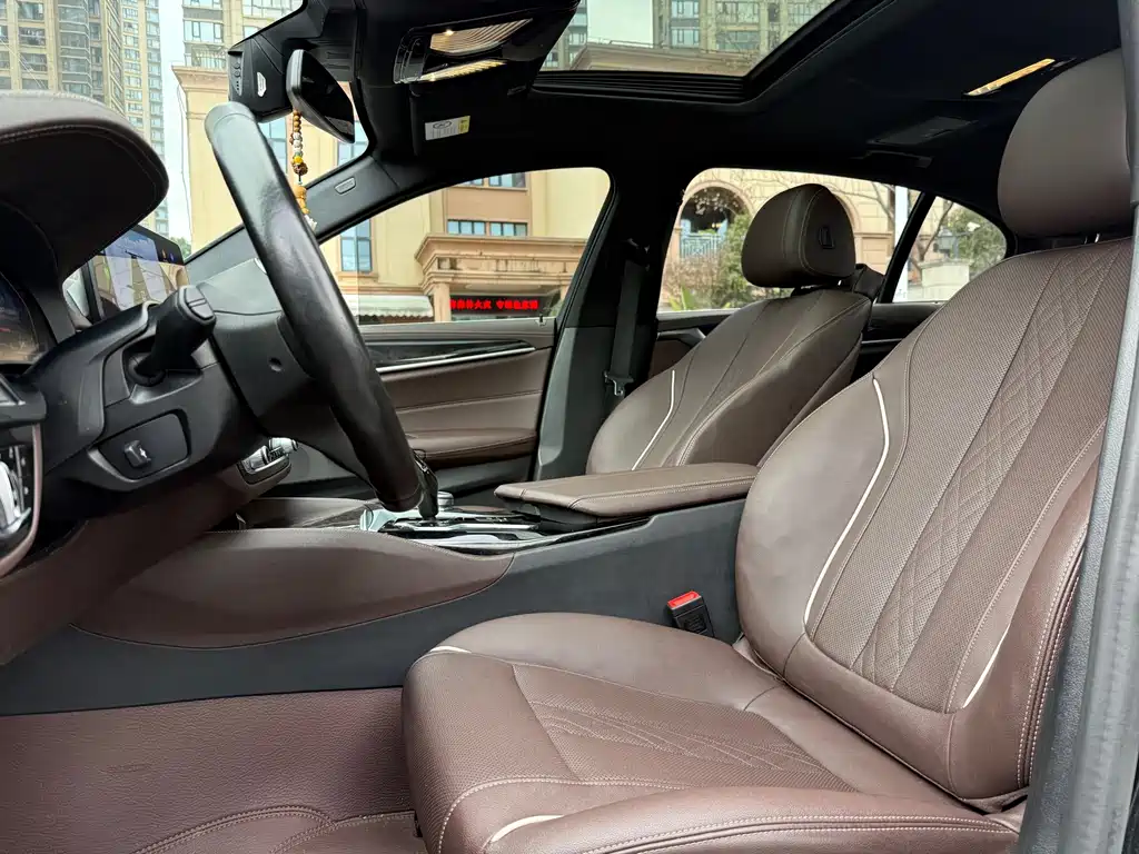 BMW 5 Series 2022 525Li M Sport Package