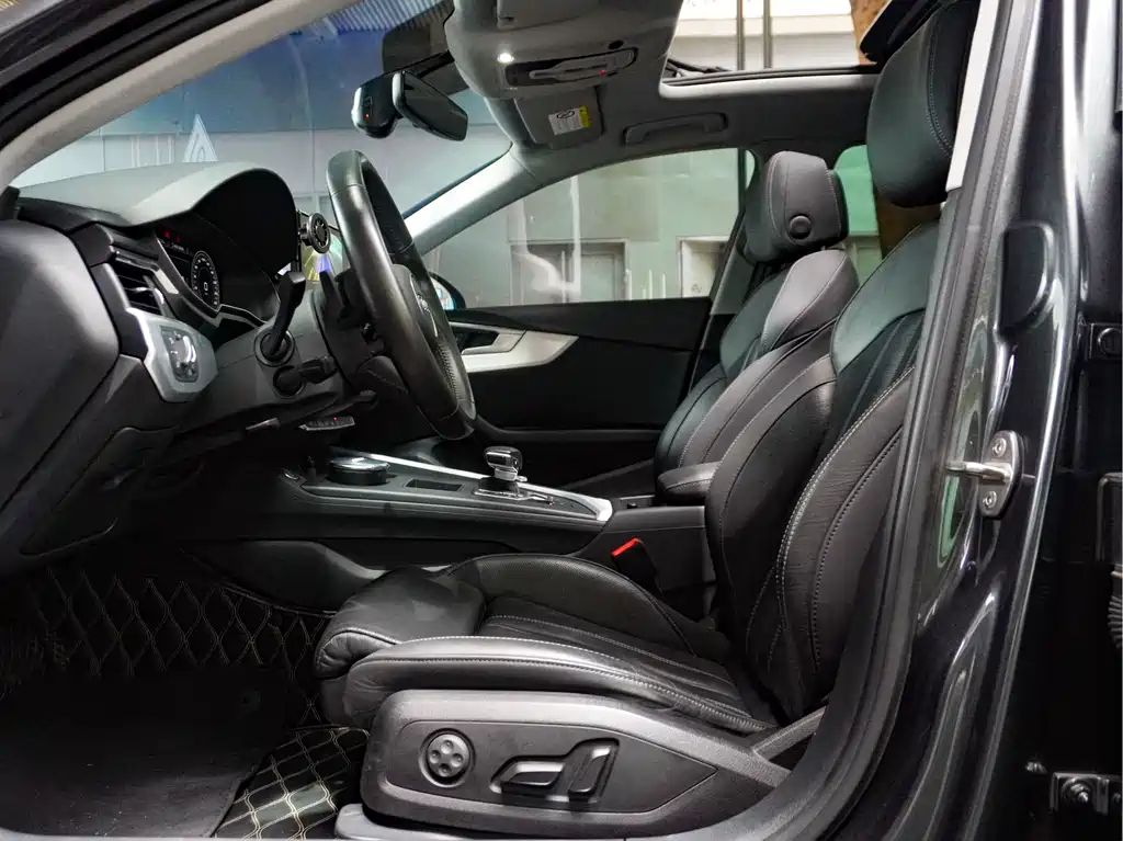 Audi A4L 2020 40 TFSI Luxury Dynamic Edition