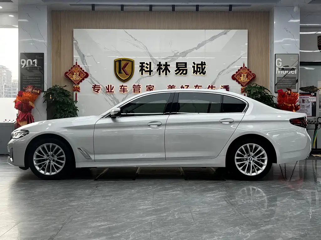 BMW 5 Series 2021 525Li Luxury Package