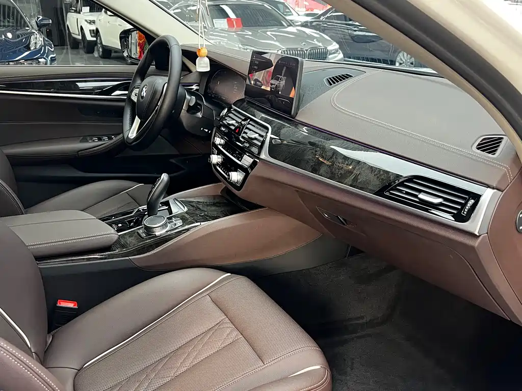 BMW 5 Series 2021 525Li Luxury Package