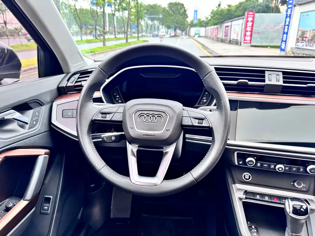 Audi Q3 2022 35 TFSI Fashion Elegance Edition