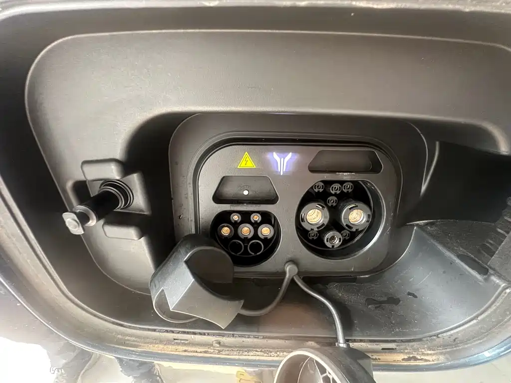 Dreamer 2025 PHEV Four-Wheel Drive Flagship Kunpeng Edition