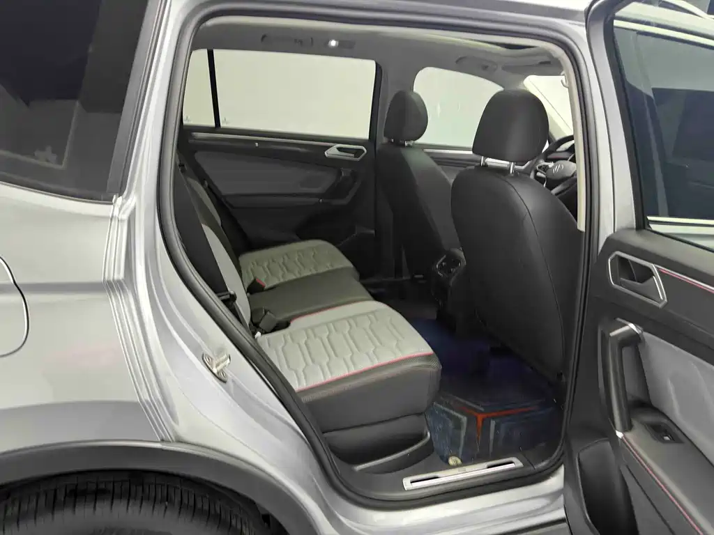 Tiguan L 2022 330 TSI Automatic 2WD R-Line Flagship Edition