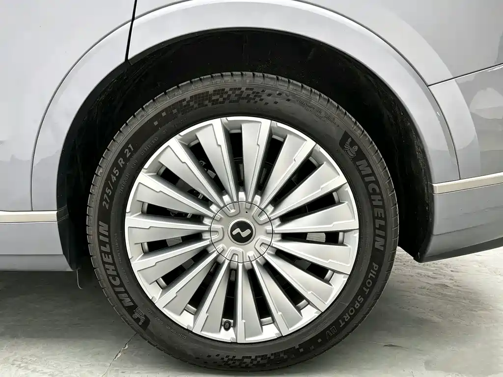 L90 Ultra 2025 6-seat edition