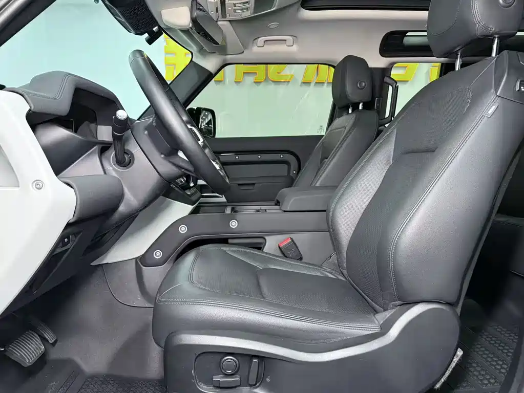 Land Rover Defender 2023 Edition 90 2.0T P300 SE