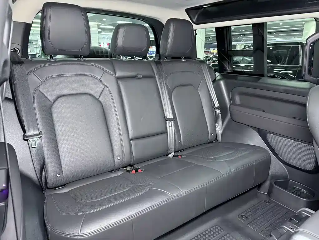 Land Rover Defender 2023 Edition 90 2.0T P300 SE