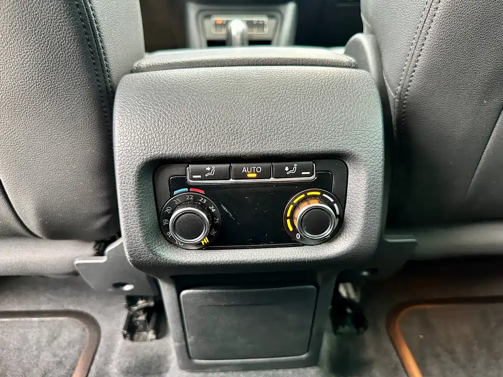 Shangri-La 2018 380TSI Premium 7-seater