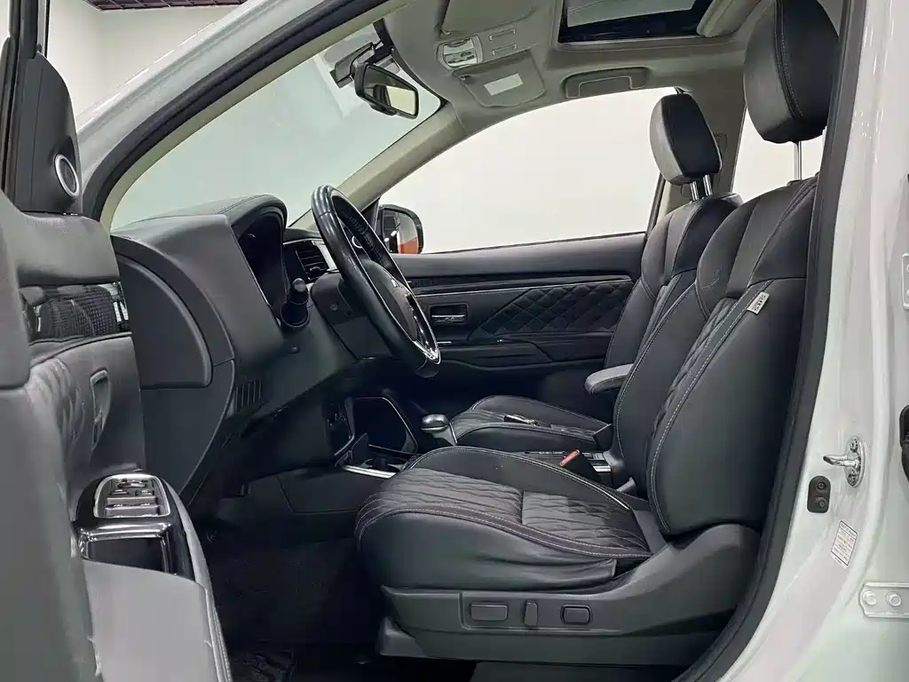 Outlander 2021款 Facelift 2.0L 2WD Enjoyment Edition 7-seat