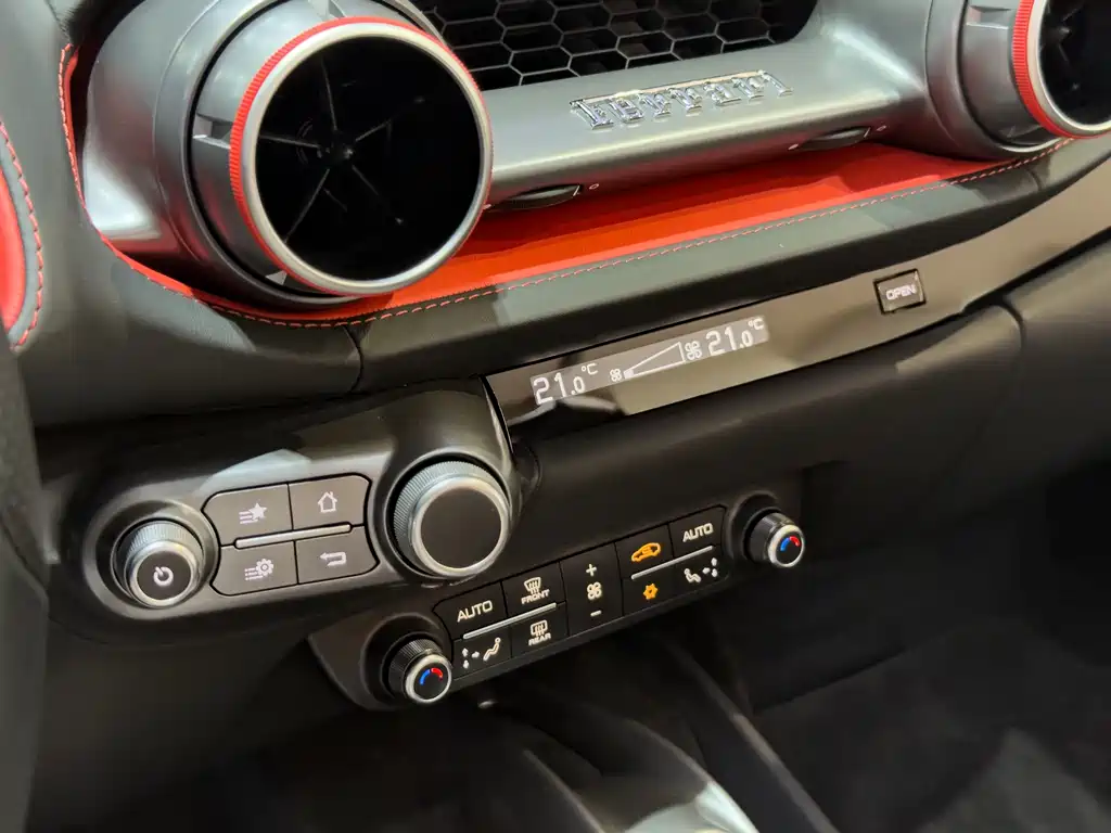 Ferrari 812 GTS 2020款