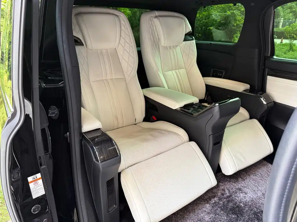 Lexus LM 2020 300h Four-Seater Imperial Edition