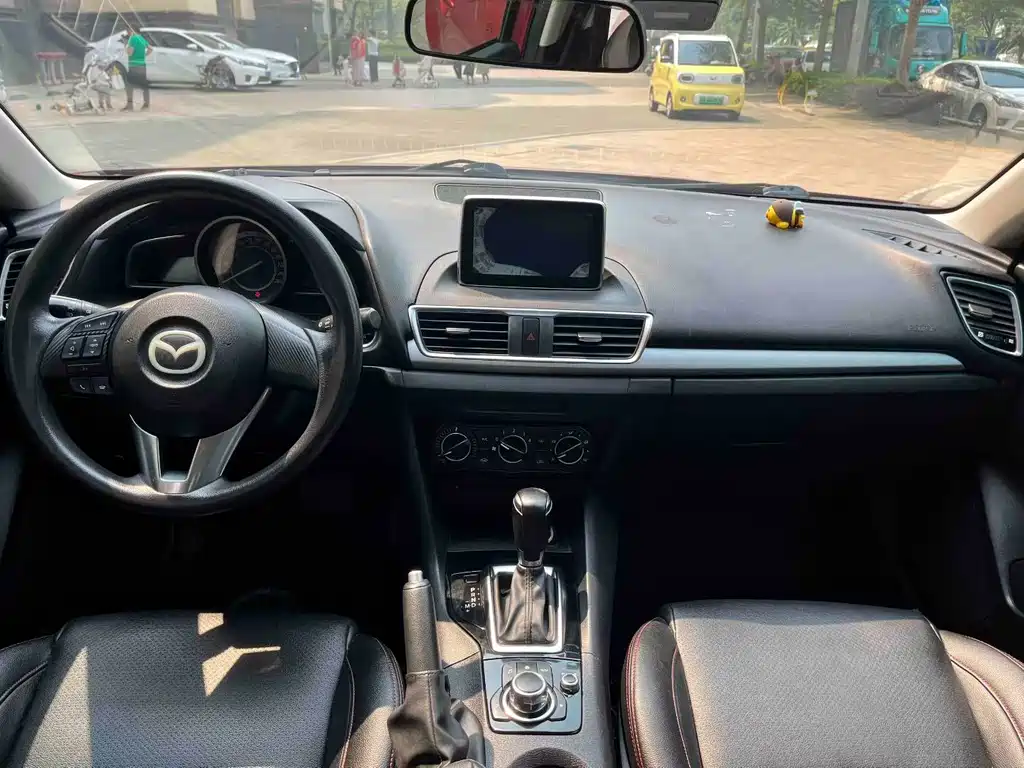 Mazda 3 Atenza 2017 3-door 1.5L automatic luxury model National V
