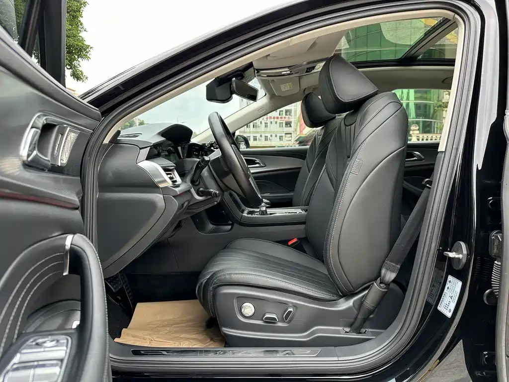 Hongqi H5 2024 Model 2.0T Automatic Smart Link Qi Chang Edition