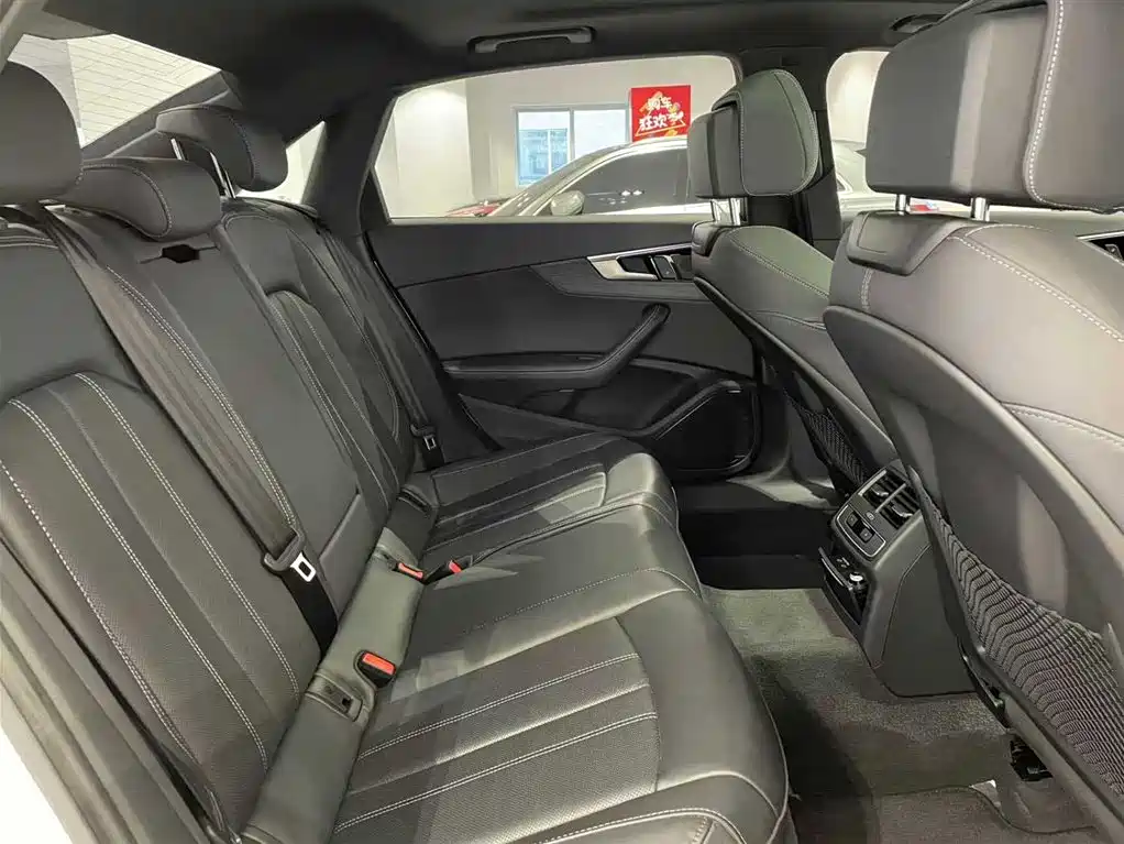 Audi A4L 2023 40 TFSI Luxury Dynamic Edition