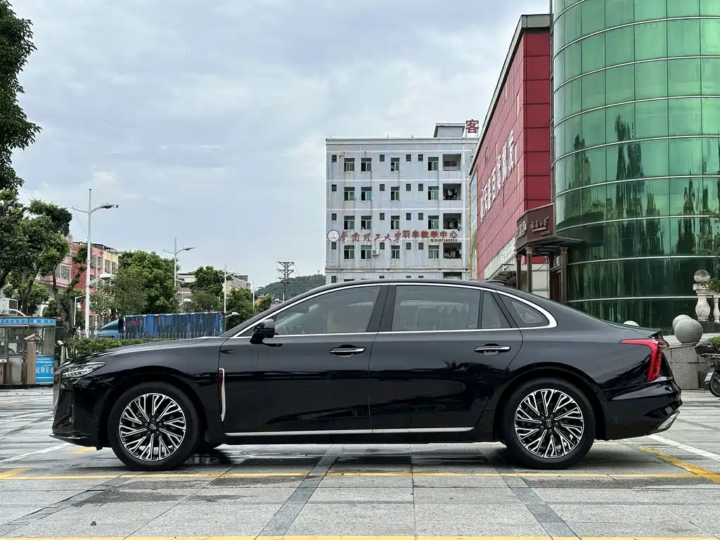 Hongqi H5 2024 Model 2.0T Automatic Smart Link Qi Chang Edition