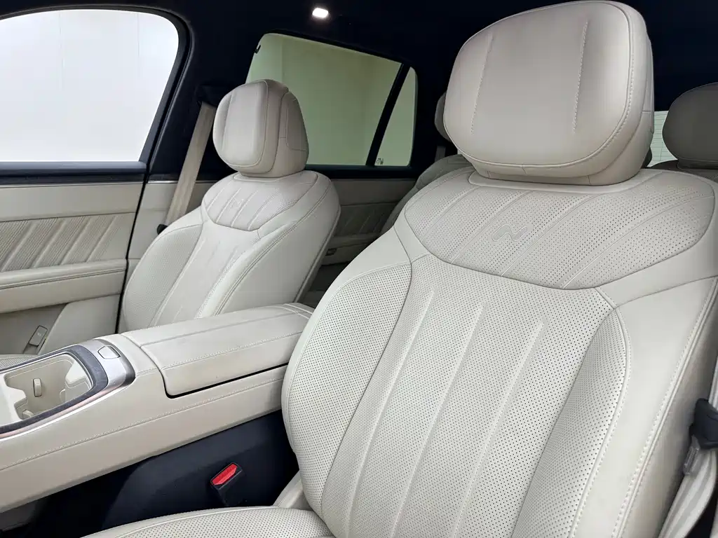 L90 Ultra 2025 6-seat edition