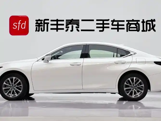 Lexus ES 2025 300h Premium Edition