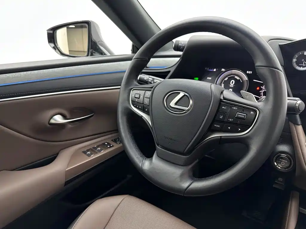 Lexus ES 2025 300h Premium Edition