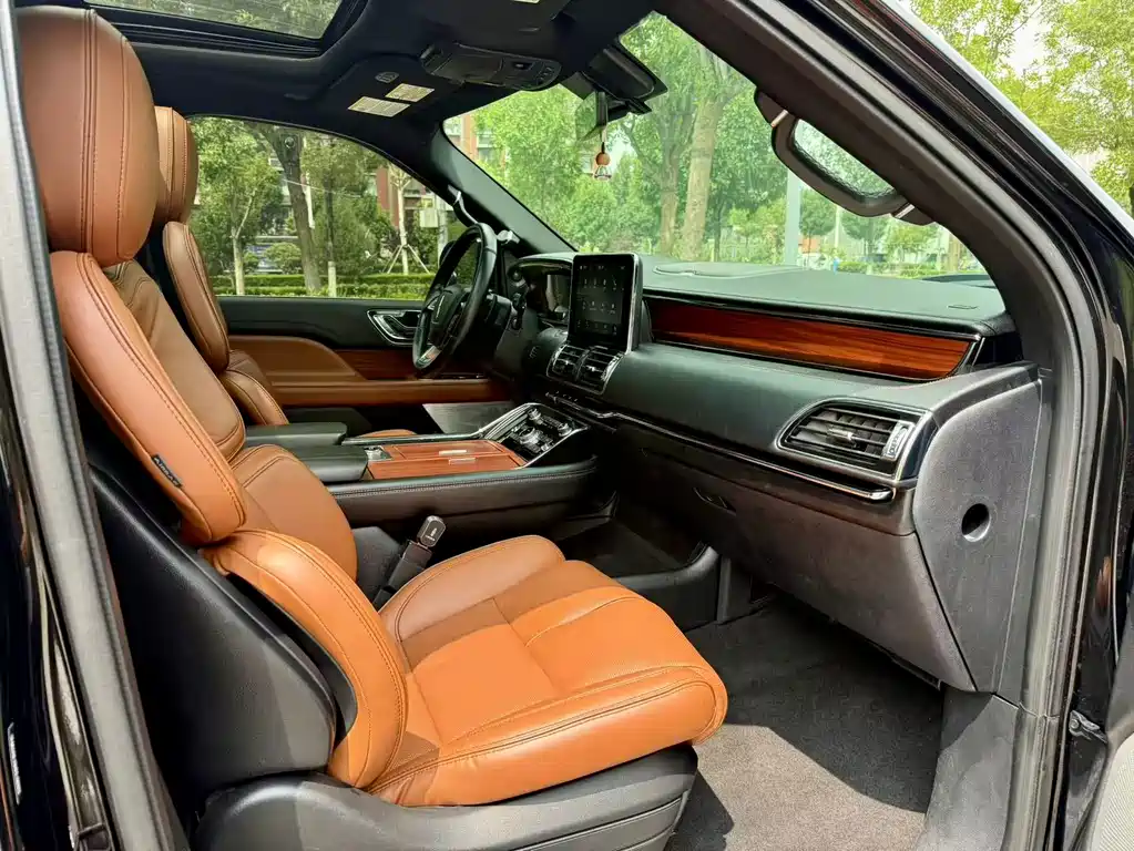 Navigator 2020 3.5T Long Axle Presidential Edition
