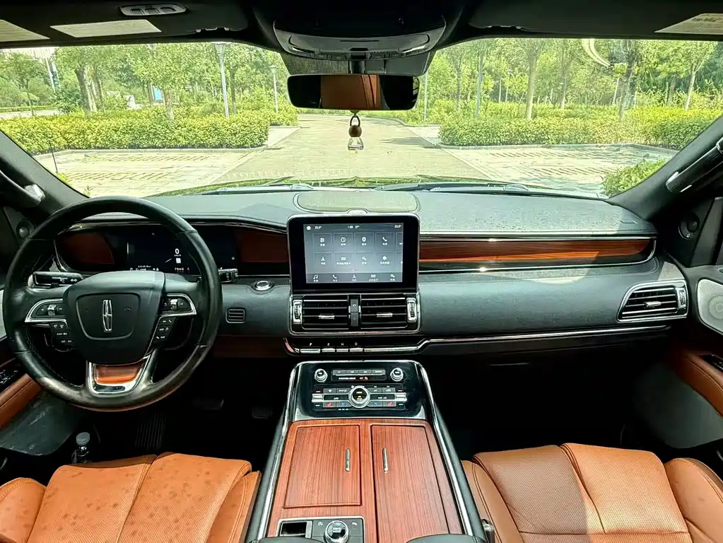Navigator 2020 3.5T Long Axle Presidential Edition