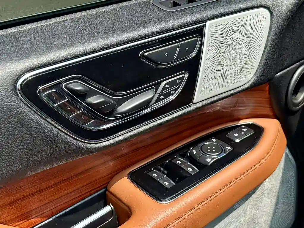 Navigator 2020 3.5T Long Axle Presidential Edition