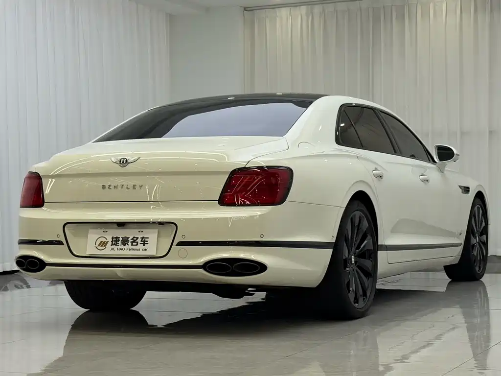 Flynn 2022 Model 4.0T V8 Mulliner