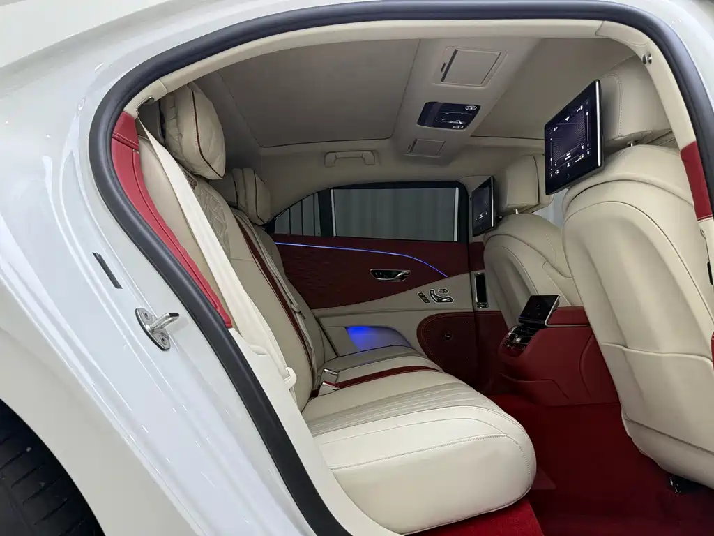 Flynn 2022 Model 4.0T V8 Mulliner