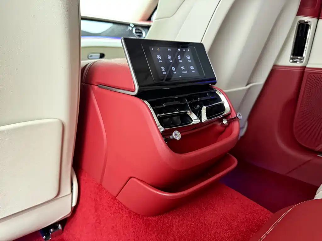 Flynn 2022 Model 4.0T V8 Mulliner