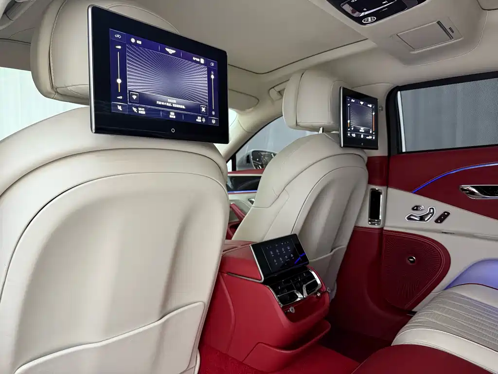 Flynn 2022 Model 4.0T V8 Mulliner