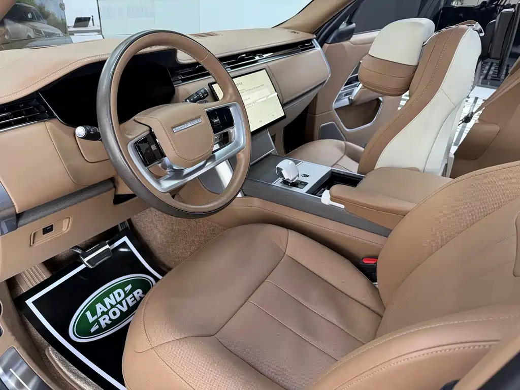 Range Rover 2024 3.0 L6 400PS SV尊荣创世加长版 4座