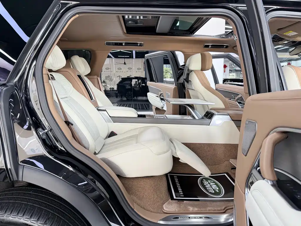 Range Rover 2024 3.0 L6 400PS SV尊荣创世加长版 4座