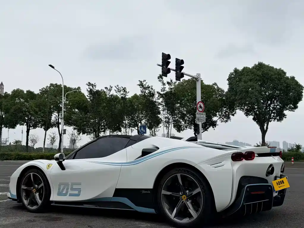 SF90 Spider 2021