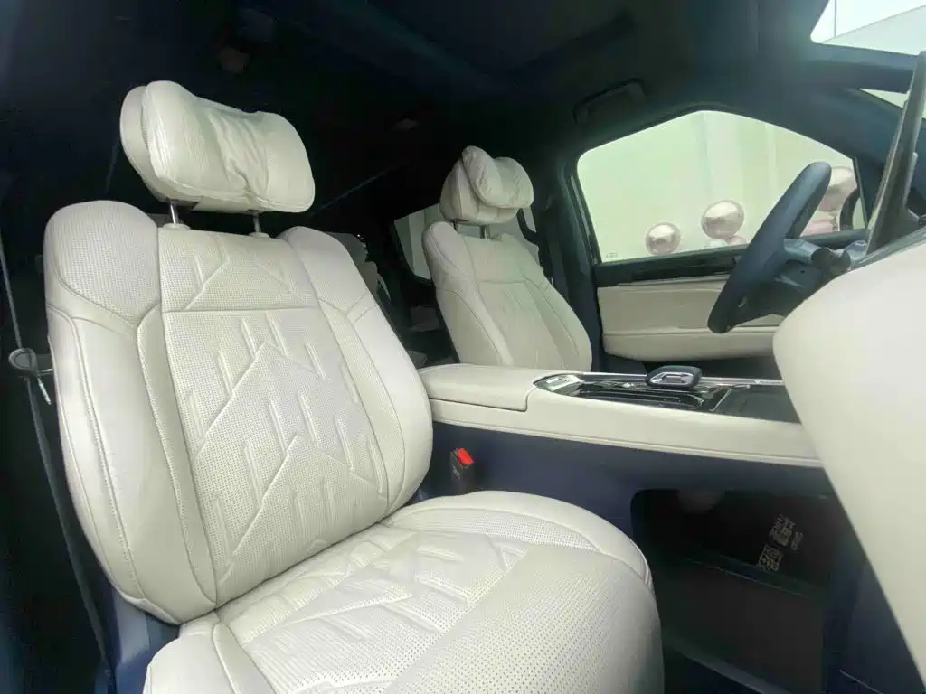 Jizhe 009 2024 7-seat Passage Edition Four-wheel Drive 140kWh