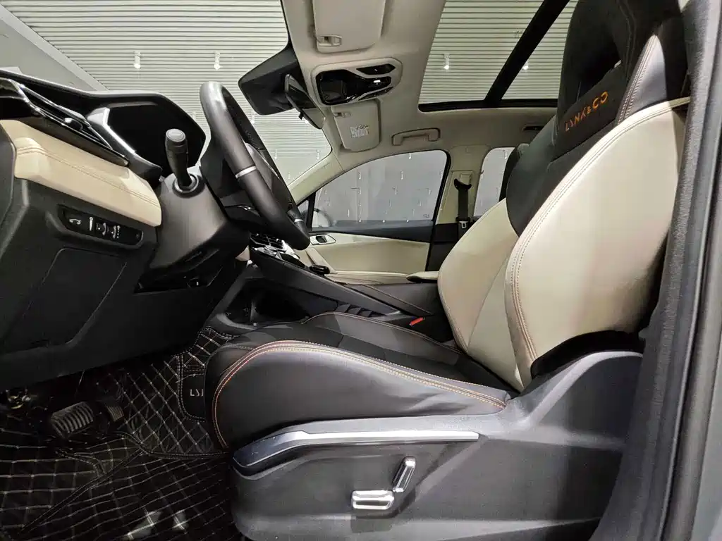 LEON 06 EM-P 2022 Model PHEV 84KM Range Pro