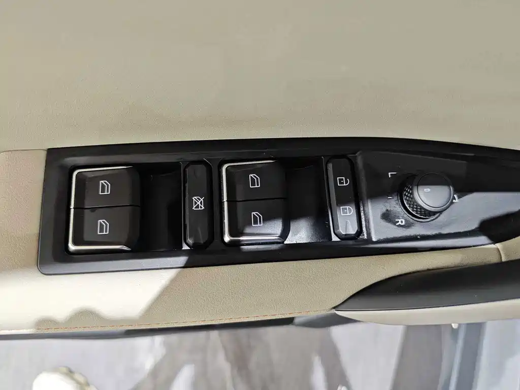 LEON 06 EM-P 2022 Model PHEV 84KM Range Pro