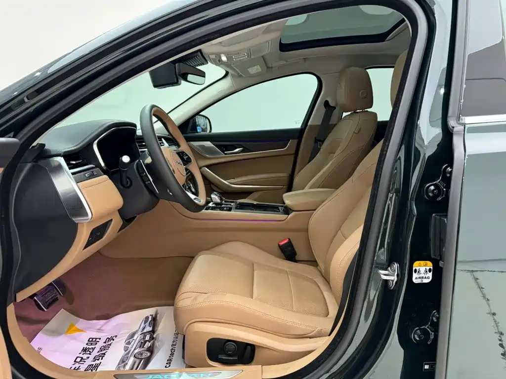 Jaguar XFL 2025 2.0T P250 2WD Premium Luxury Edition