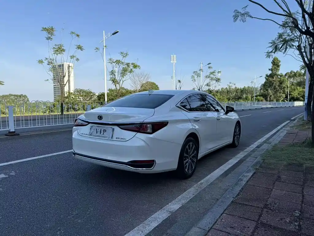 Lexus ES 2024 200 Prestige Edition