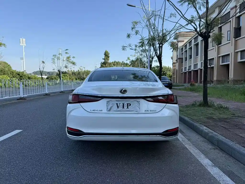 Lexus ES 2024 200 Prestige Edition