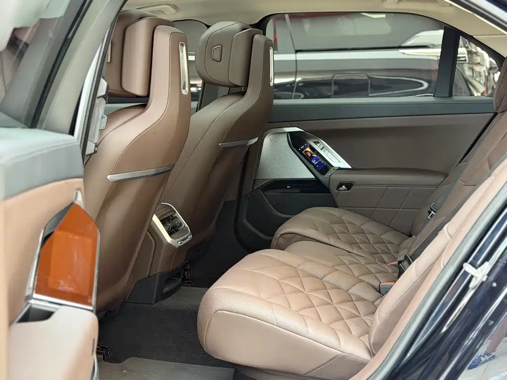 BMW 7 Series 2023 735Li M Sport Package