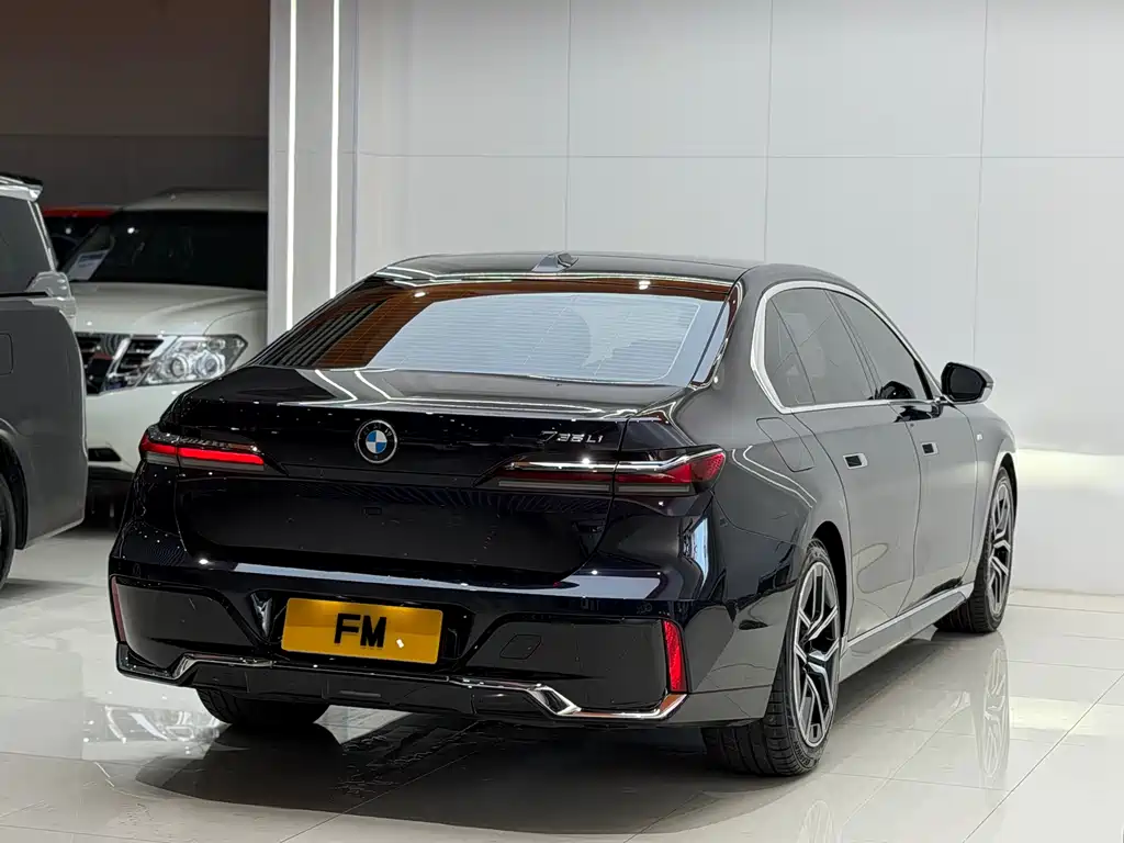 BMW 7 Series 2023 735Li M Sport Package