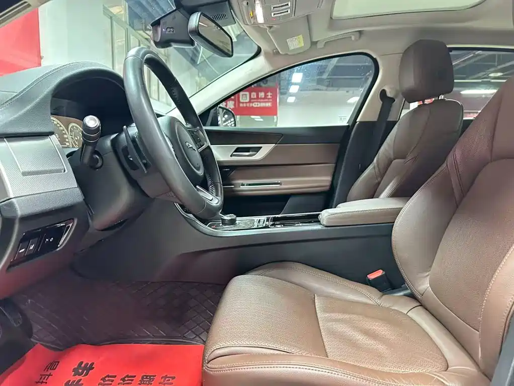 Jaguar XFL 2020款 XFL 2.0T P250 两驱豪华版