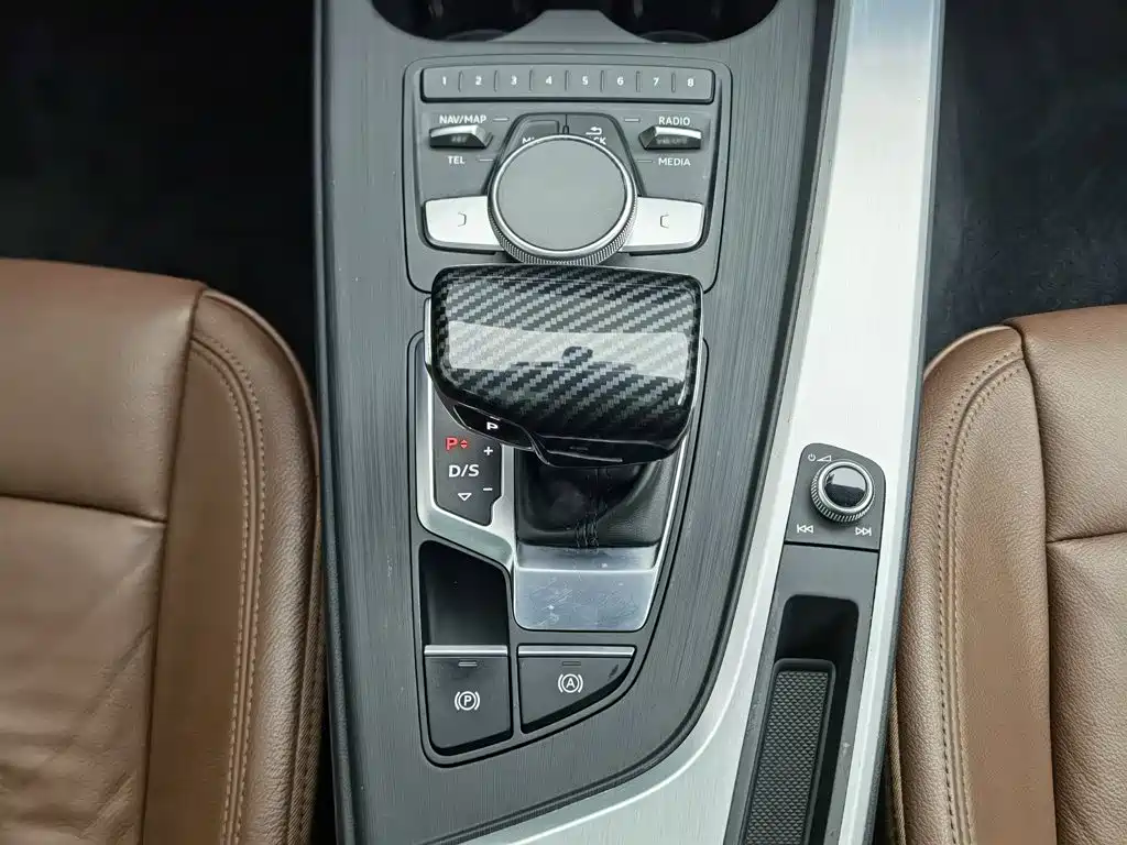 Audi A4L 2019 40 TFSI Fashion Edition National VI