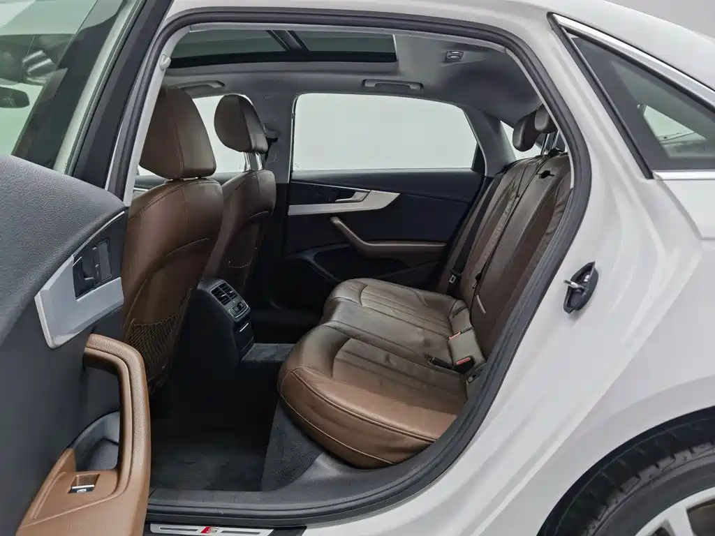 Audi A4L 2019 40 TFSI Fashion Edition National VI