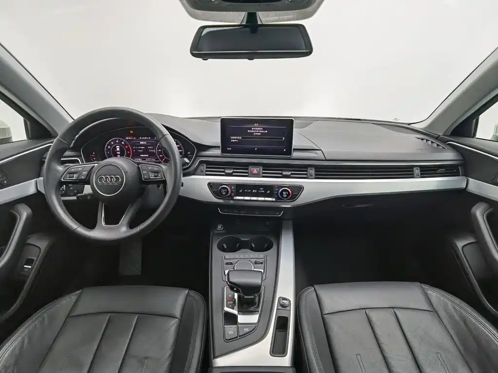 Audi A4L 2018 30th Anniversary Edition 40 TFSI Fashion Model