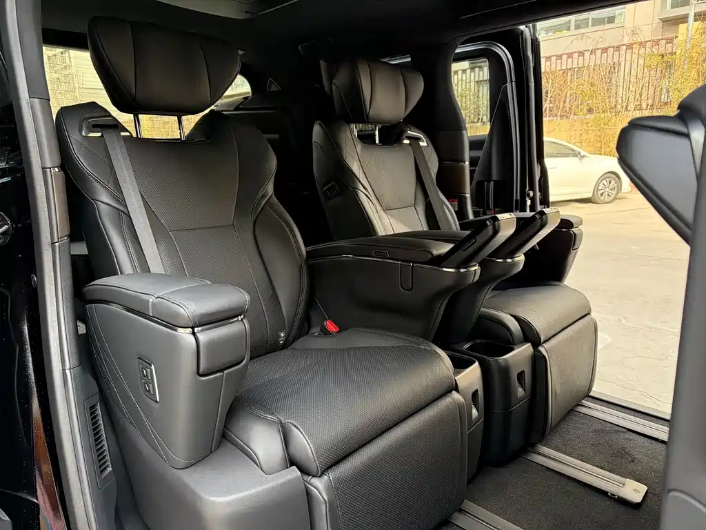 Alphard 2025款 Hybrid 2.5L Premium Gold Edition