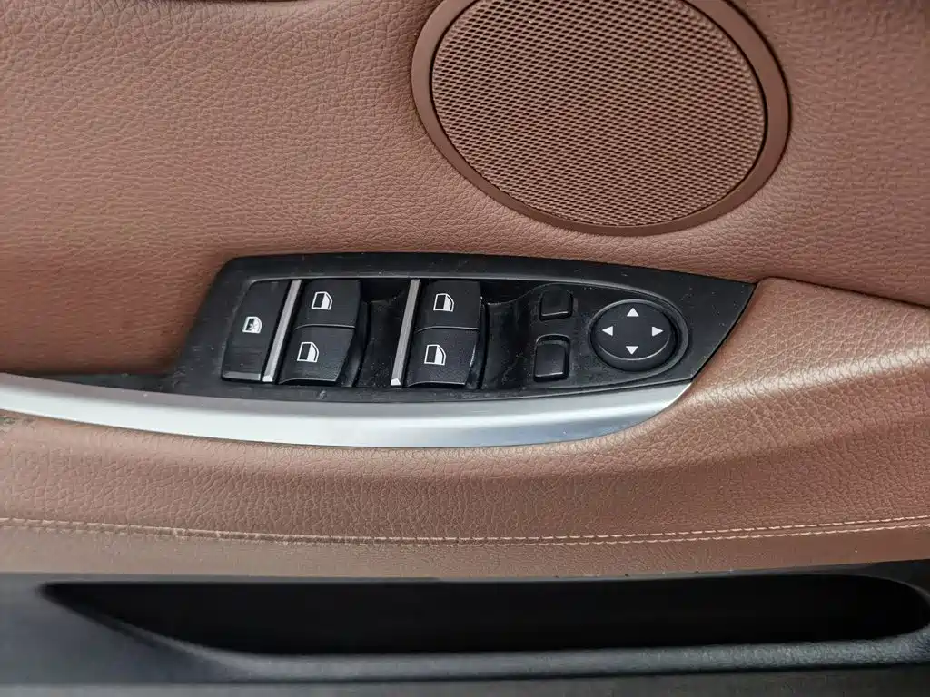 BMW 5 Series GT 2014 528i Leading Edition
