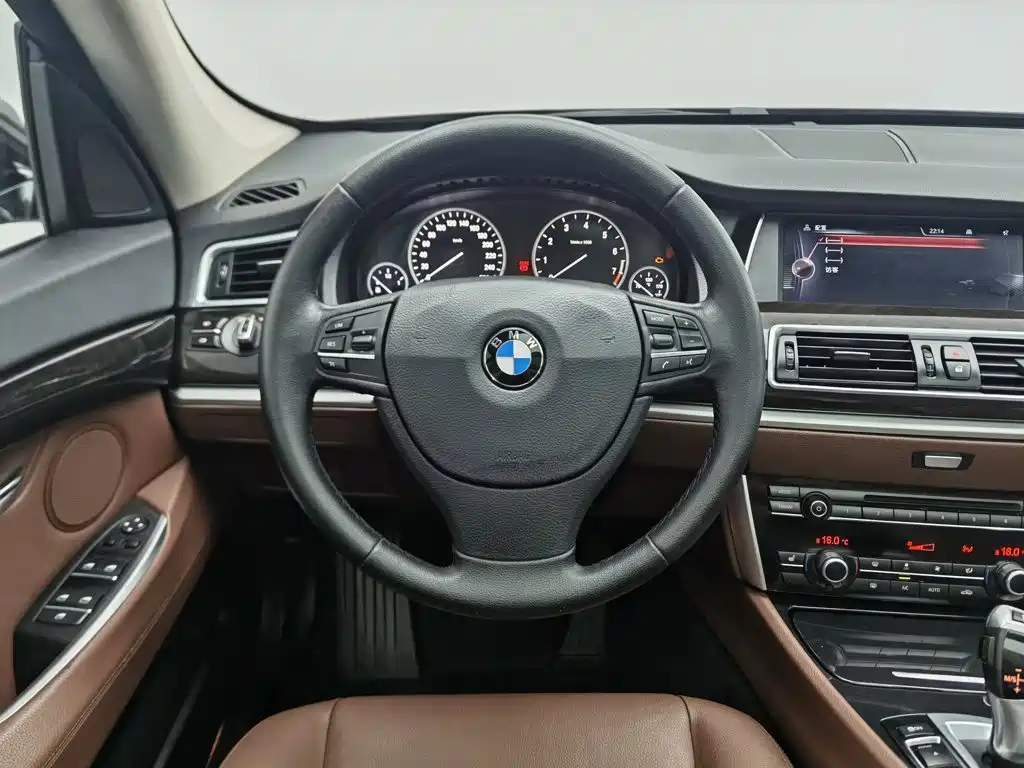 BMW 5 Series GT 2014 528i Leading Edition